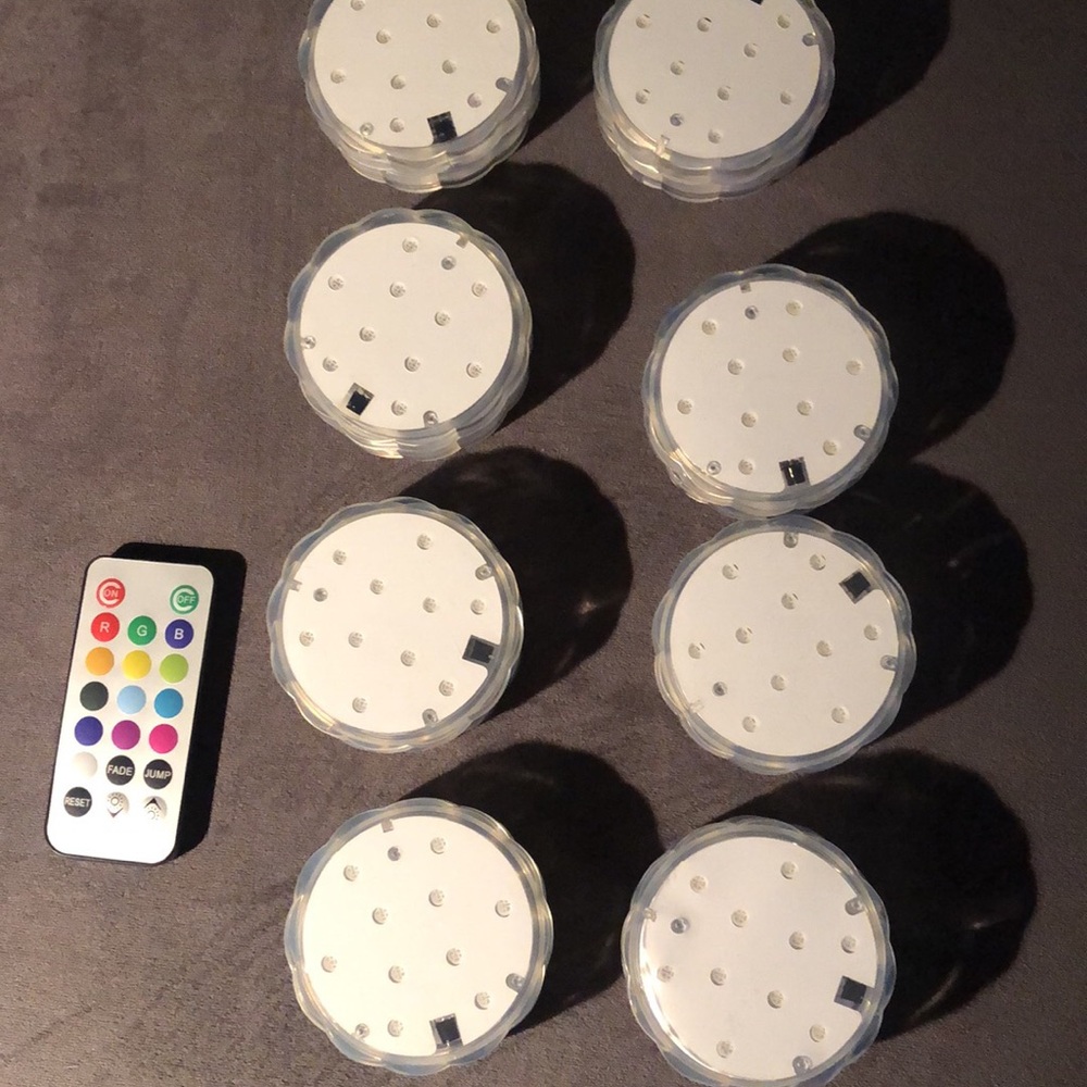 Battery operated puck lights